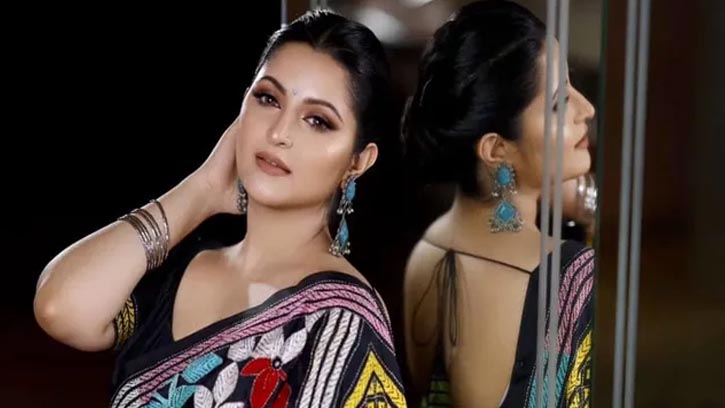 শৈশবের বৈশাখ স্মৃতি শেয়ার করলেন পরীমণি