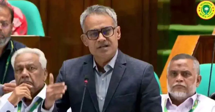 পুরোনো রেল নিলামে নয়, নিরাপত্তায় পুনর্ব্যবহার করছে রেলওয়ে