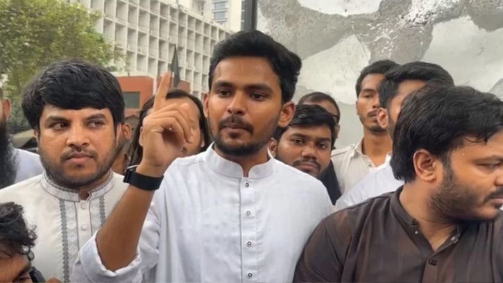 বন্দুক-কামান আনলে আমরা ইটপাটকেল হাতে বসে থাকব না