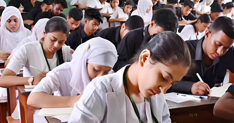 বন্যা ও বৈরী আবহাওয়ায় চট্টগ্রাম বোর্ডের শনিবারের এইচএসসি পরীক্ষা স্থগিত