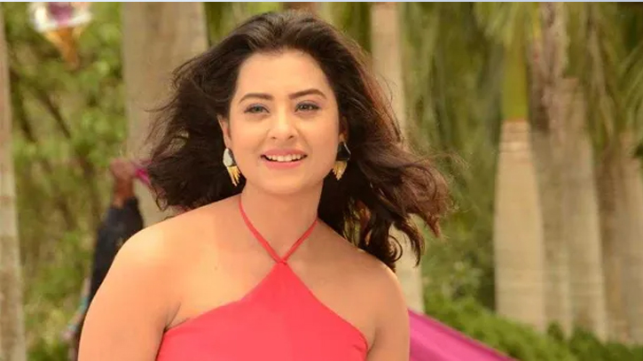ব্যক্তিগত বিতর্কের মাঝেই সুখবর দিলেন বুবলী