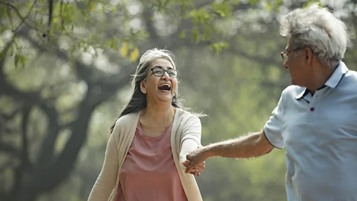 বয়স বাড়লেও সুস্থ থাকুন: দৈনন্দিন খাদ্য ও অভ্যাসের গোপন টিপস