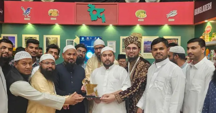 মদীনায় আন্তর্জাতিক সাংস্কৃতিক মেলায় বাংলাদেশ প্যাভেলিয়ন ঘুরে দেখলেন নাহিদ ইসলাম