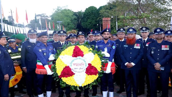 মহান বিজয় দিবসে রাঙ্গামাটিতে শহীদদের প্রতি জেলা পুলিশের শ্রদ্ধা