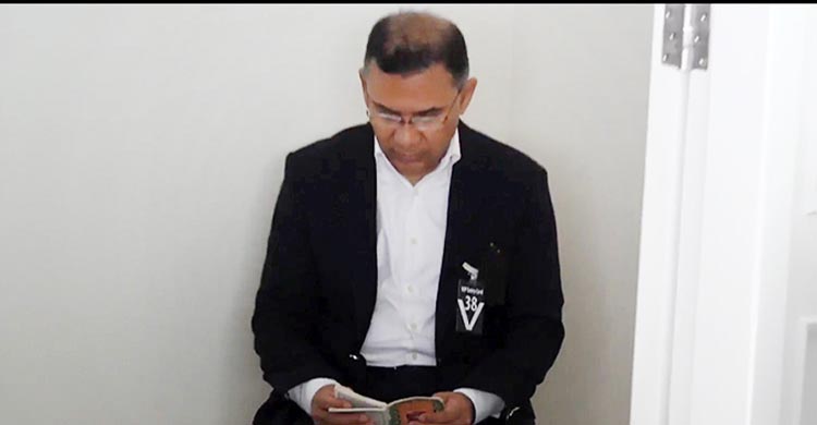 মায়ের কফিনের পাশে নীরব প্রার্থনায় তারেক রহমান