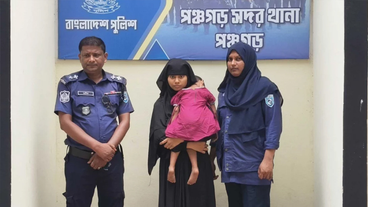 মোবাইলে প্রেম-বিয়ে, ভিসা ছাড়া ভারতে যাওয়ার সময় নারী আটক