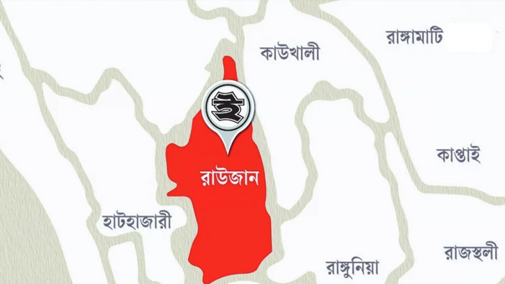 ২. রাউজানে আগুনে পুড়ল ছয়টি ঘর, প্রাণ গেল ৭ গরুর