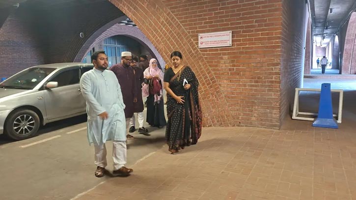 সংরক্ষিত নারী আসনে শপথ নিতে সংসদে নুসরাত তাবাসসুম