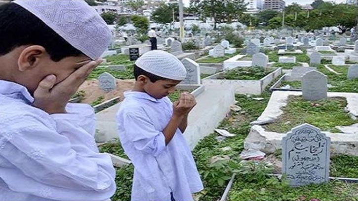 সন্তানের কোন আমলে মৃত বাবা-মায়ের গুনাহ মাফ হয়?