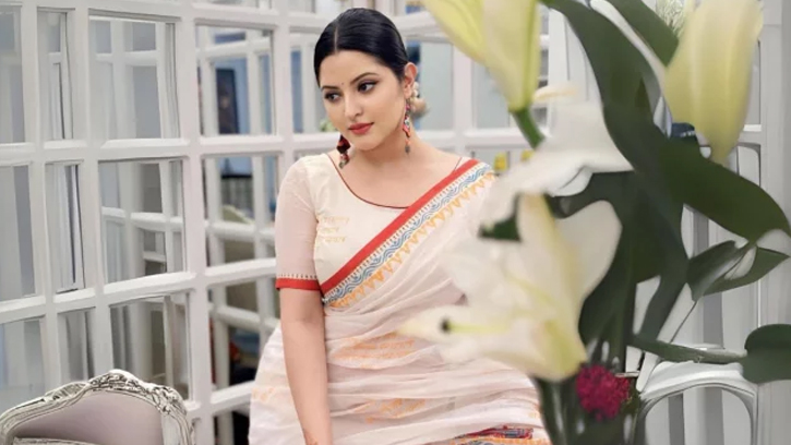 প্রশ্নের উত্তরে ক্ষিপ্ত পরী মণি