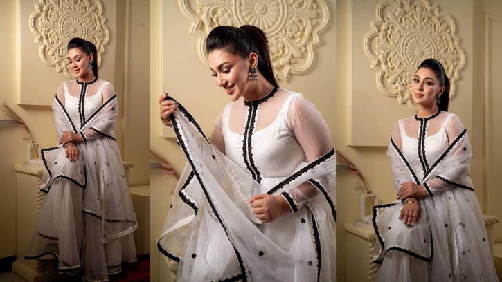 নতুন ফটোশুটে সাদা পোশাকে অপু বিশ্বাস