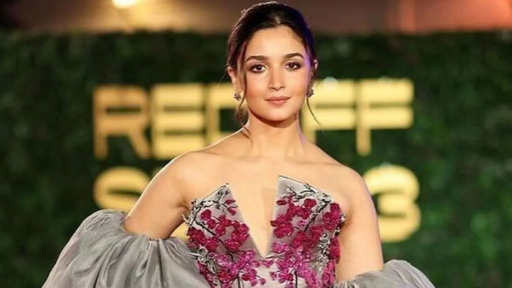 ভার্চুয়াল দুনিয়া থেকে বিদায়ের পথে আলিয়া ভাট