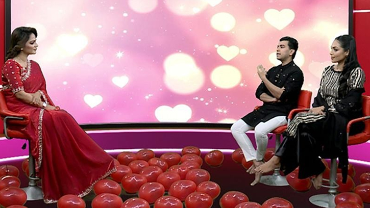খালি পায়ে স্টেজে সালমান-মুক্তাদির ও দিশা ইসলাম