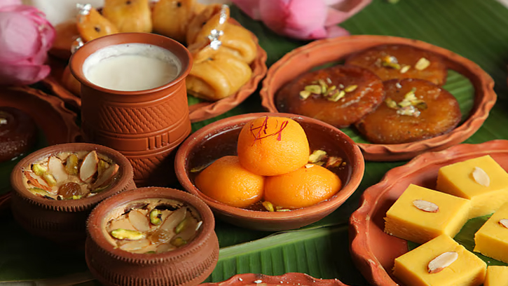 মণ্ডামিঠাইসহ তিন ঐতিহ্যবাহী দুর্গাপুজোর মিষ্টি