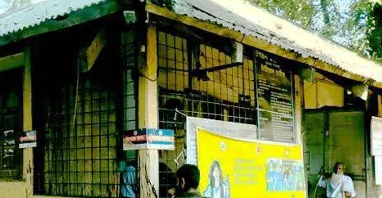দীঘিনালার স্বাস্থ্যসেবা সংকট: শত বছরের ভবনে লাখের রোগী